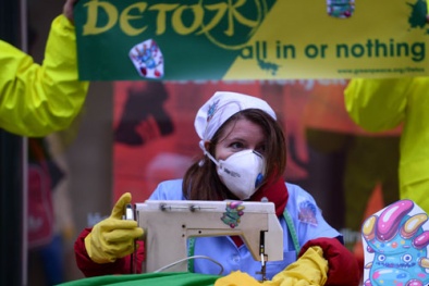 Hóa chất gây hại trong trang phục trẻ em hàng hiệu